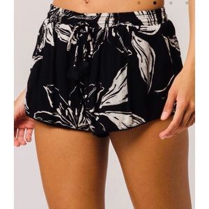 AMUSE SOCIETY Floral Shorts
